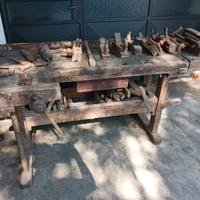 Antico banco da falegname