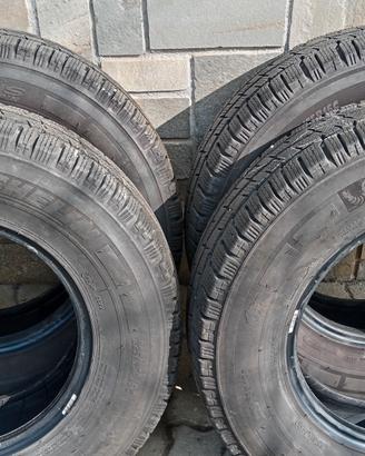 michelin agilis  225 75 16C 