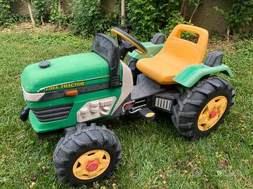 Trattore a pedali per bambini