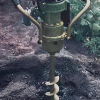 Trivella a scoppio 2T come in foto. 