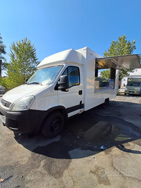 Autonegozio paninoteca ambulante food truck