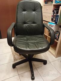 poltrona in pelle nera da ufficio