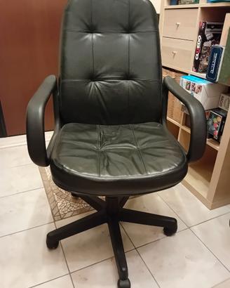 poltrona in pelle nera da ufficio