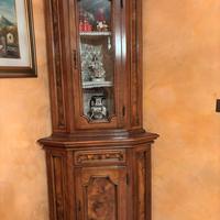 Vetrina a angolo per sala