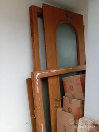 portoncino porte finestre in legno 