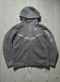 Nike Tech Fleece nera – Taglia L (147–158cm)