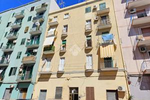 MONOLOCALE A TARANTO