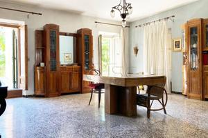 Casa indipendente di 500 m² con più di 5 locali a 