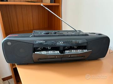 Radio portatile con doppia musicassetta
