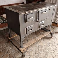 Cucina economica antica restaurata 