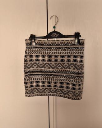 gonna modello etnico bianca e nera 