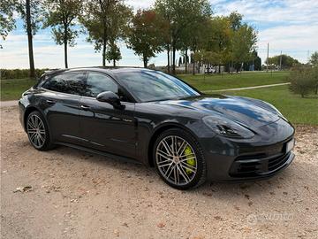 Porsche Panamera 4 e-hybrid