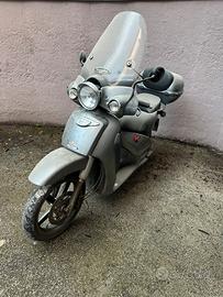 Aprilia scarabeo 250