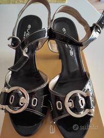 Sandali con tacchi nero vernice