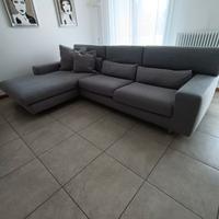 Divano 3 mt con penisola come nuovo