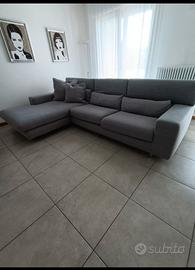 Divano 3 mt con penisola come nuovo