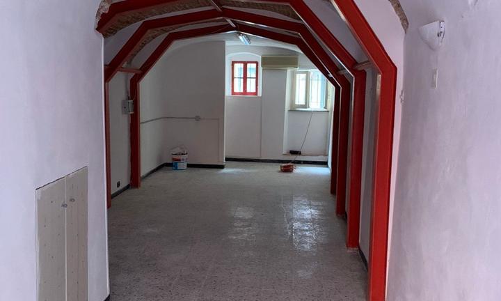 Locale in centro storico Celle Ligure