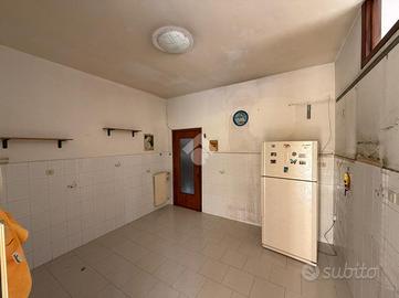 3 LOCALI A MARANO DI NAPOLI