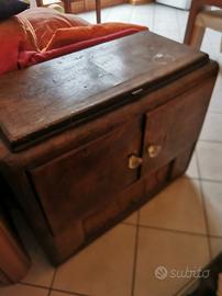 mobile bar con radio a valvole e giradischi