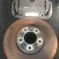 Dischi e pinze freno anteriori BMW 550 bz E60