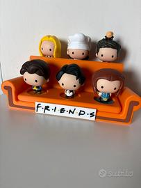 Divano friends porta personaggi mcdonald’s
