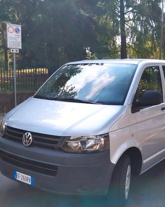 VW Caravelle 