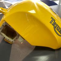 Serbatoio Triumph speed triple 955 con guscio.