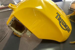 Serbatoio Triumph speed triple 955 con guscio.