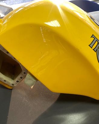 Serbatoio Triumph speed triple 955 con guscio.