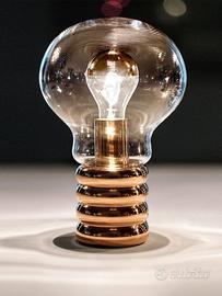 Lampada da tavolo Bulbo Brass di Ingo Murer