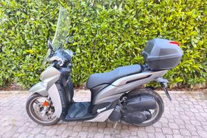 Yamaha Xenter 125 — anno 2019, pochi km reali