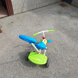 Triciclo con maniglione