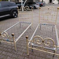 letto con struttura in ferro e rete per materasso