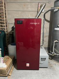 Caldaia pellet autopulente usata con bollitore