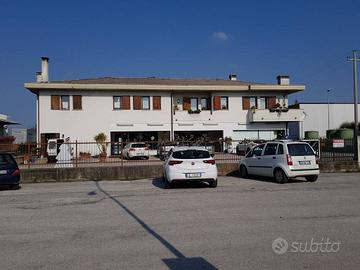 Negozio a Bassano del Grappa, 6 locali