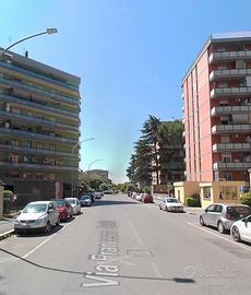 Cinecitta' soleggiato monolocale arredato