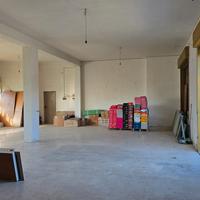 Grande magazzino per deposito, uffici o altre atti