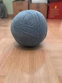 Gomitolo 335g di filato azzurro polvere