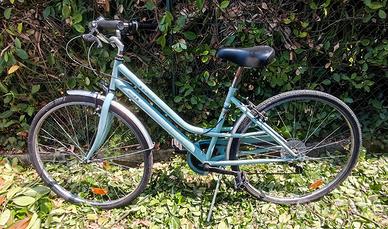 Bici da Passeggio Azzurro Mare - Ruote 28" Shimano
