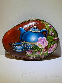 Sasso artistico dipinto a mano tema floreale