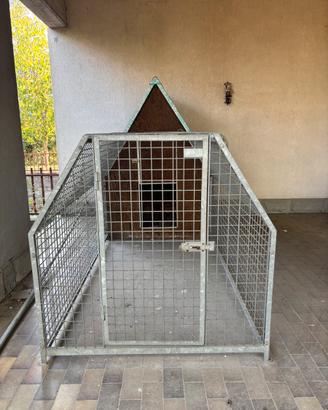 Gabbia esterna per cani con cuccia