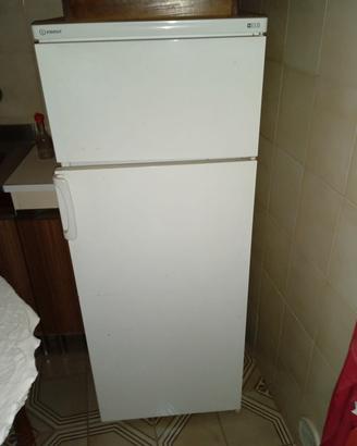 frigorifero  lavatrice e cucina a gas 