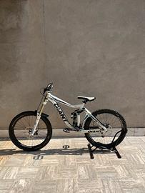 Mtb downhill Giant Glory