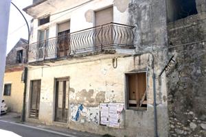 CASA INDIPENDENTE A CERVINO