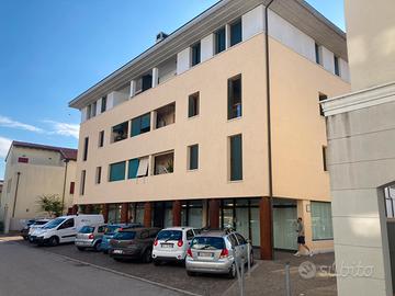 Negozio/ufficio con vetrina. Spinea centro