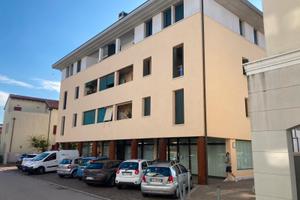 Negozio/ufficio con vetrina. Spinea centro