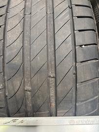 225/45R18 95Y