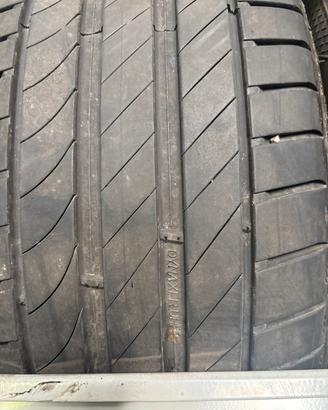 225/45R18 95Y