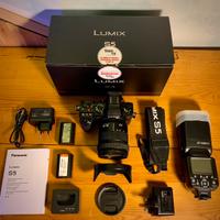 Panasonic Lumix DC-S5 full-frame + 20-60mm + flash