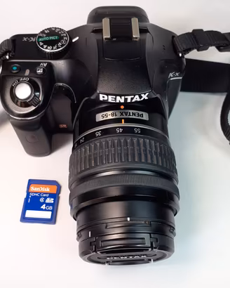 fotocamera digitale Pentax Kx con obiettivo 18-55 
